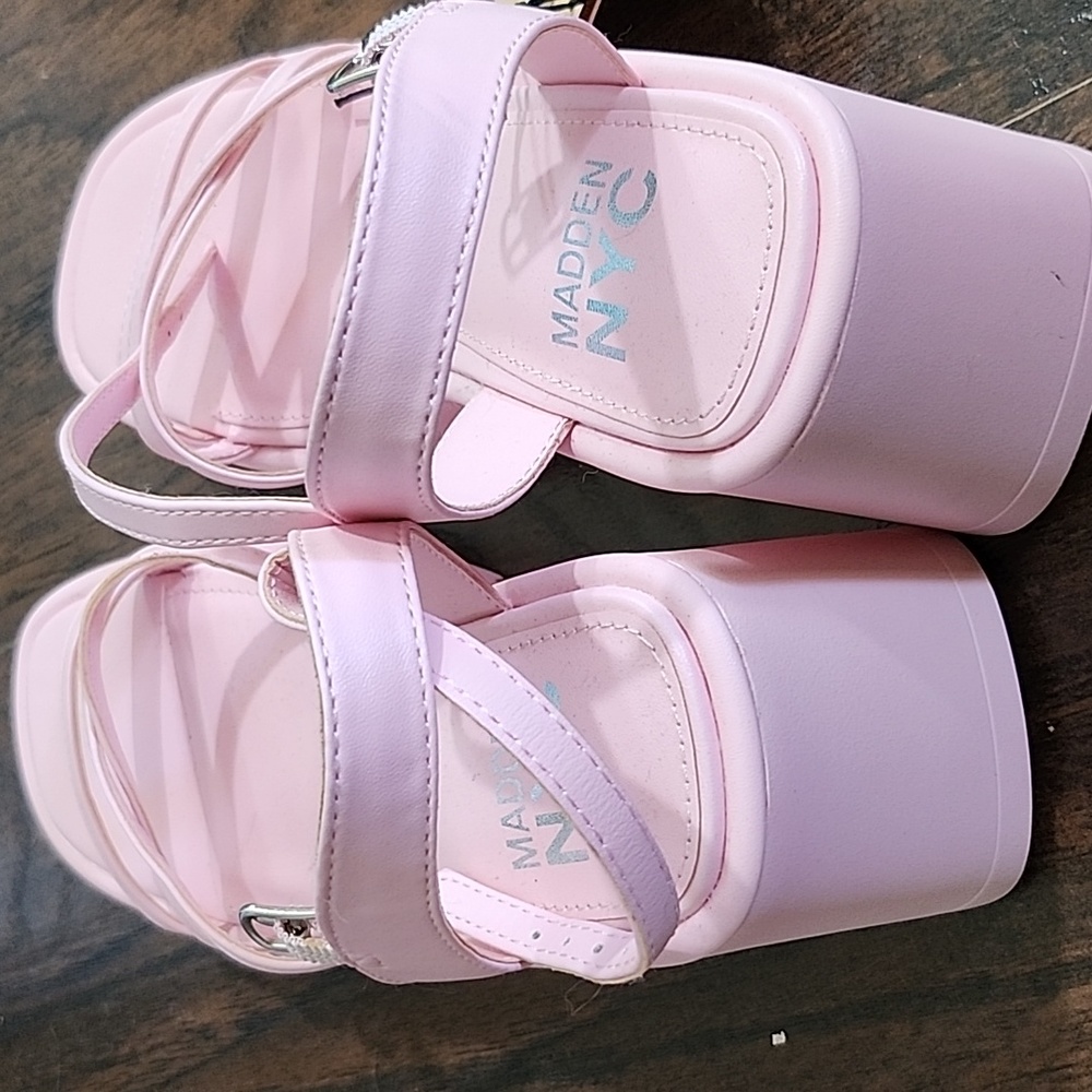 Shoes - Picture 3 of 4